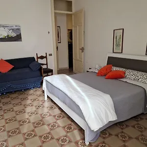 https://palazzo-giusti.sicilyhotelsitaly.net